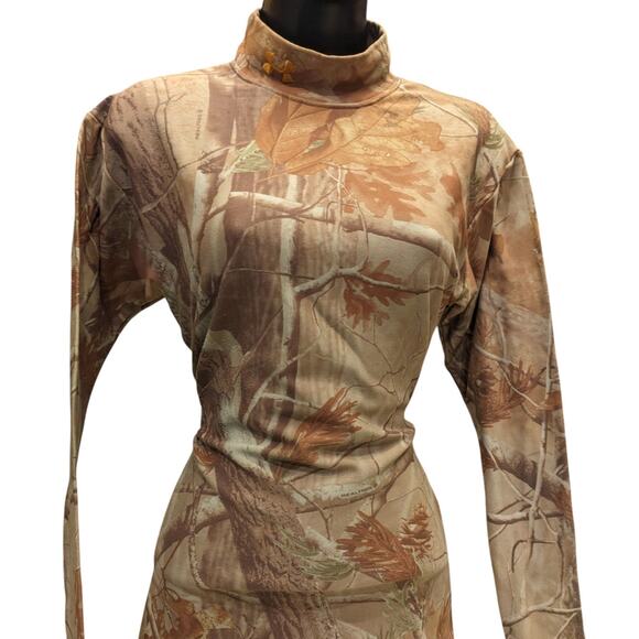Under Armour Realtree Long Sleeve Mock Neck Shirt Women Large Camo Hunting Hike - Picture 1 of 10